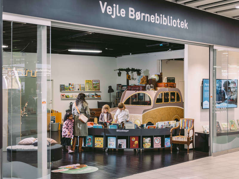 Foto af indgang til Børnebiblioteket i Bryggen