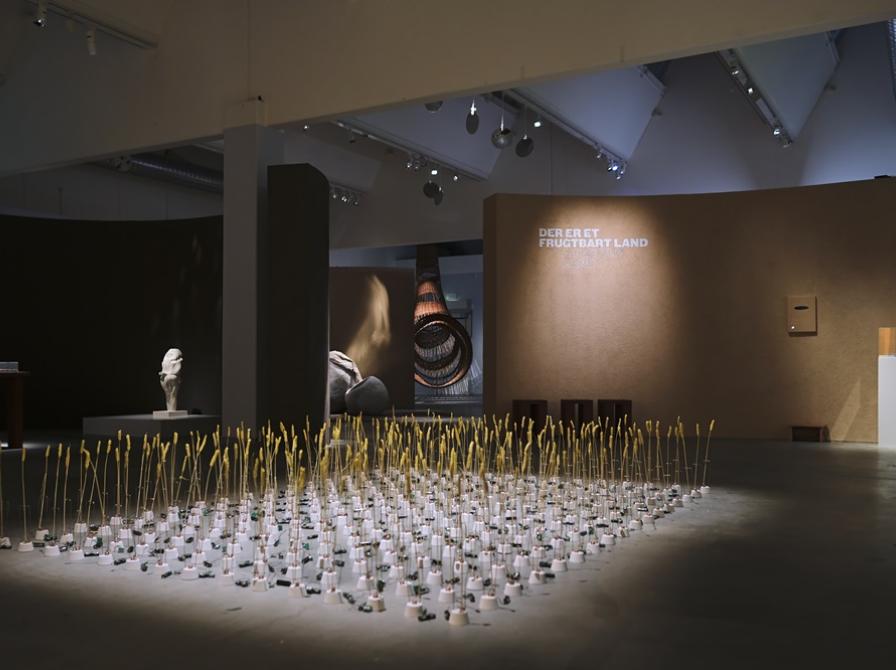 Særudstillingen Frugtbar, Vejle Kunstmuseum 2025-26. Foto: Davy Denke, Rytter og Denke